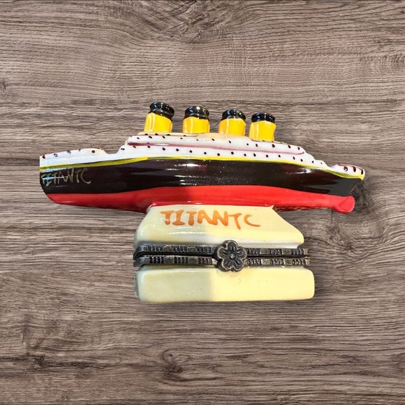 Other - Vintage Titanic Hinged Porcelain Trinket Box